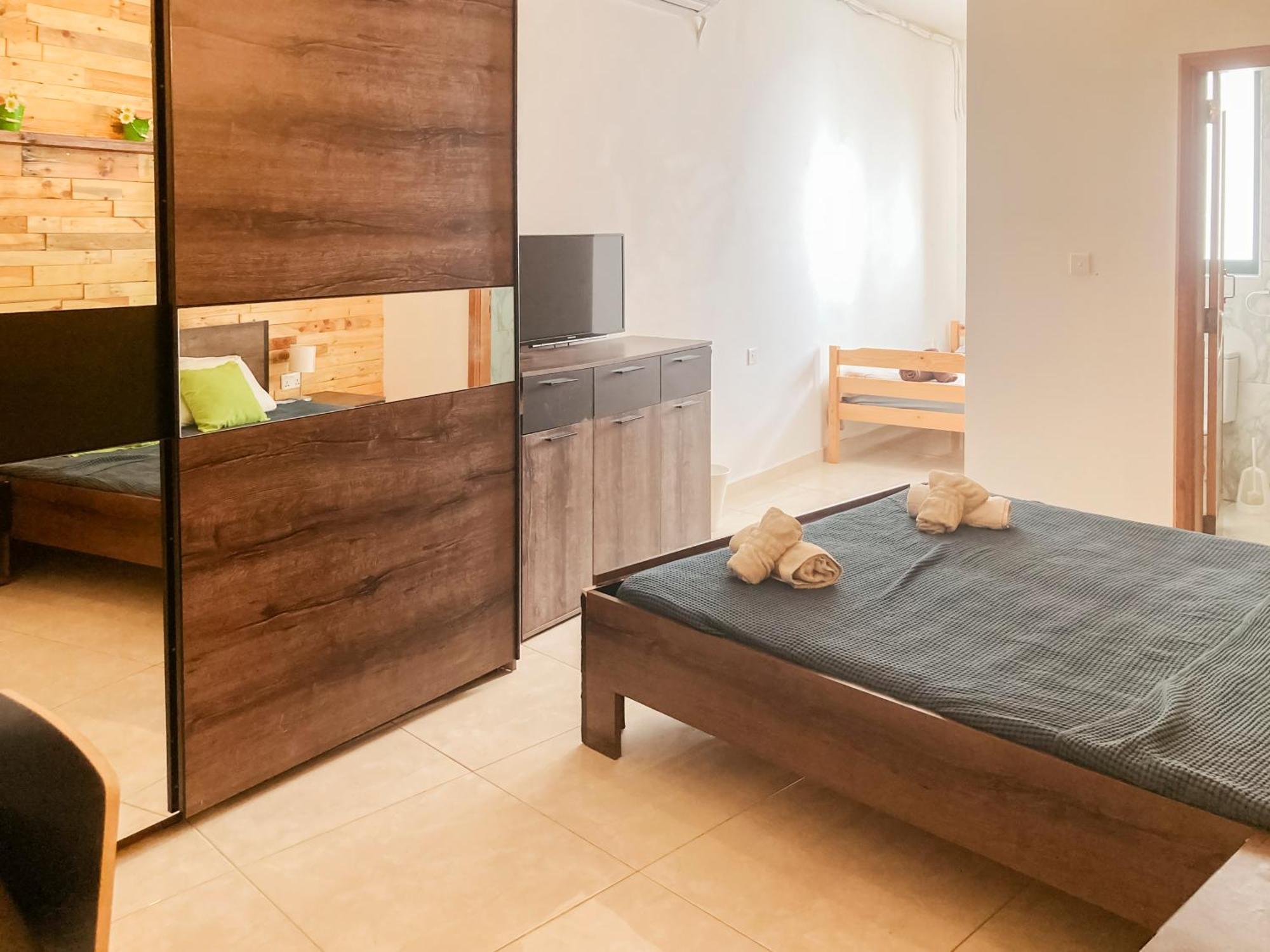 Xl Central Home - Sleeps 10 People Pietà Dış mekan fotoğraf
