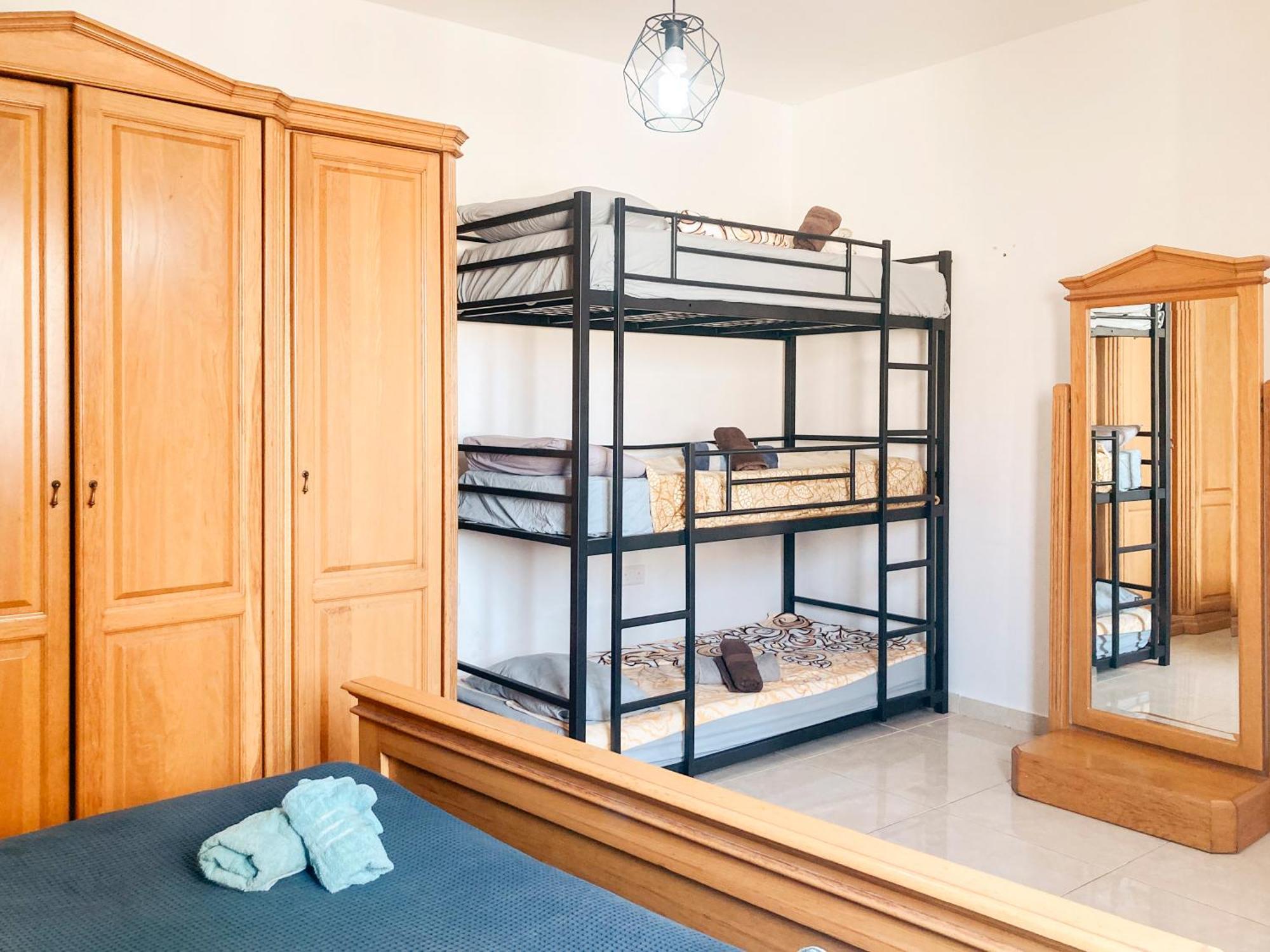 Xl Central Home - Sleeps 10 People Pietà Dış mekan fotoğraf