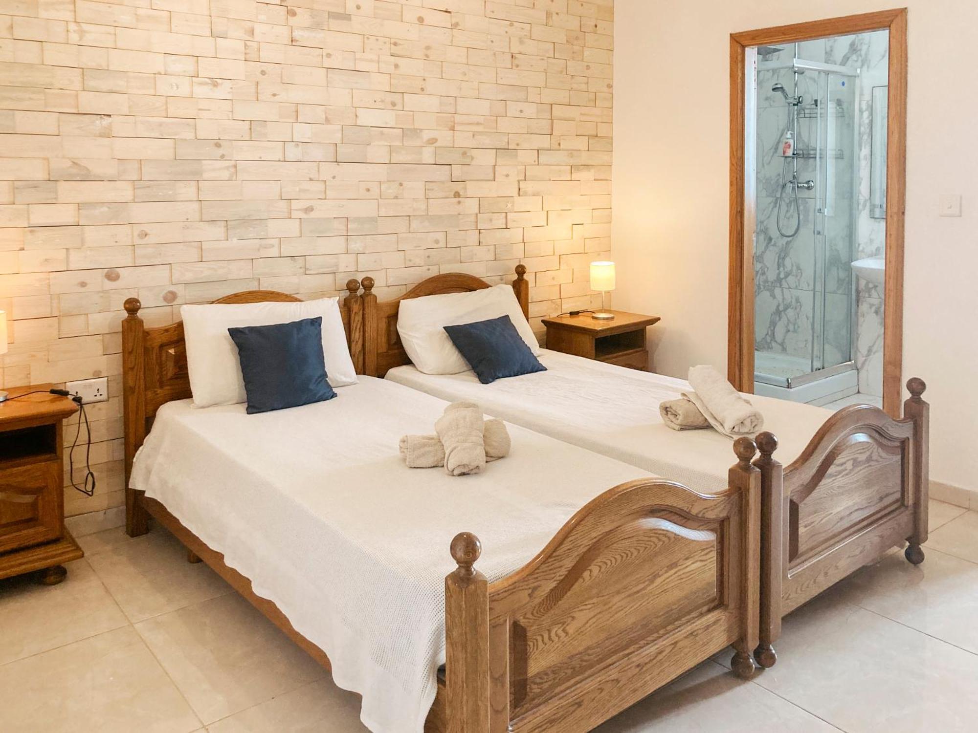 Xl Central Home - Sleeps 10 People Pietà Dış mekan fotoğraf