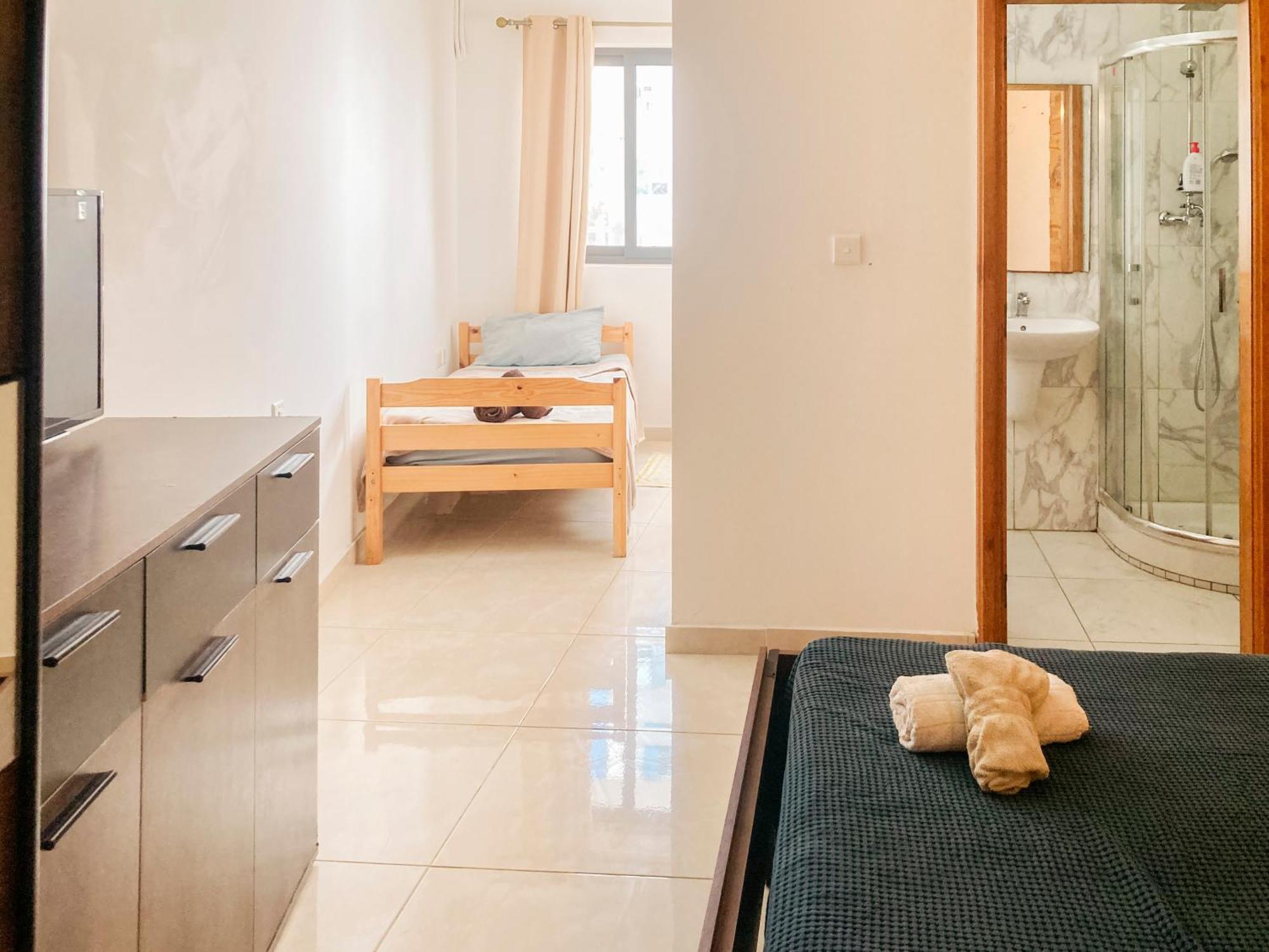 Xl Central Home - Sleeps 10 People Pietà Dış mekan fotoğraf