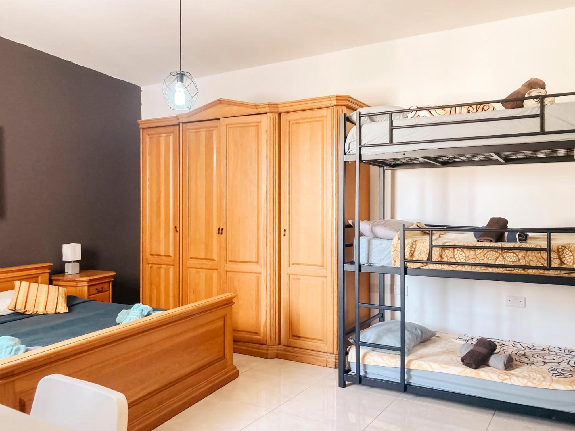 Xl Central Home - Sleeps 10 People Pietà Dış mekan fotoğraf
