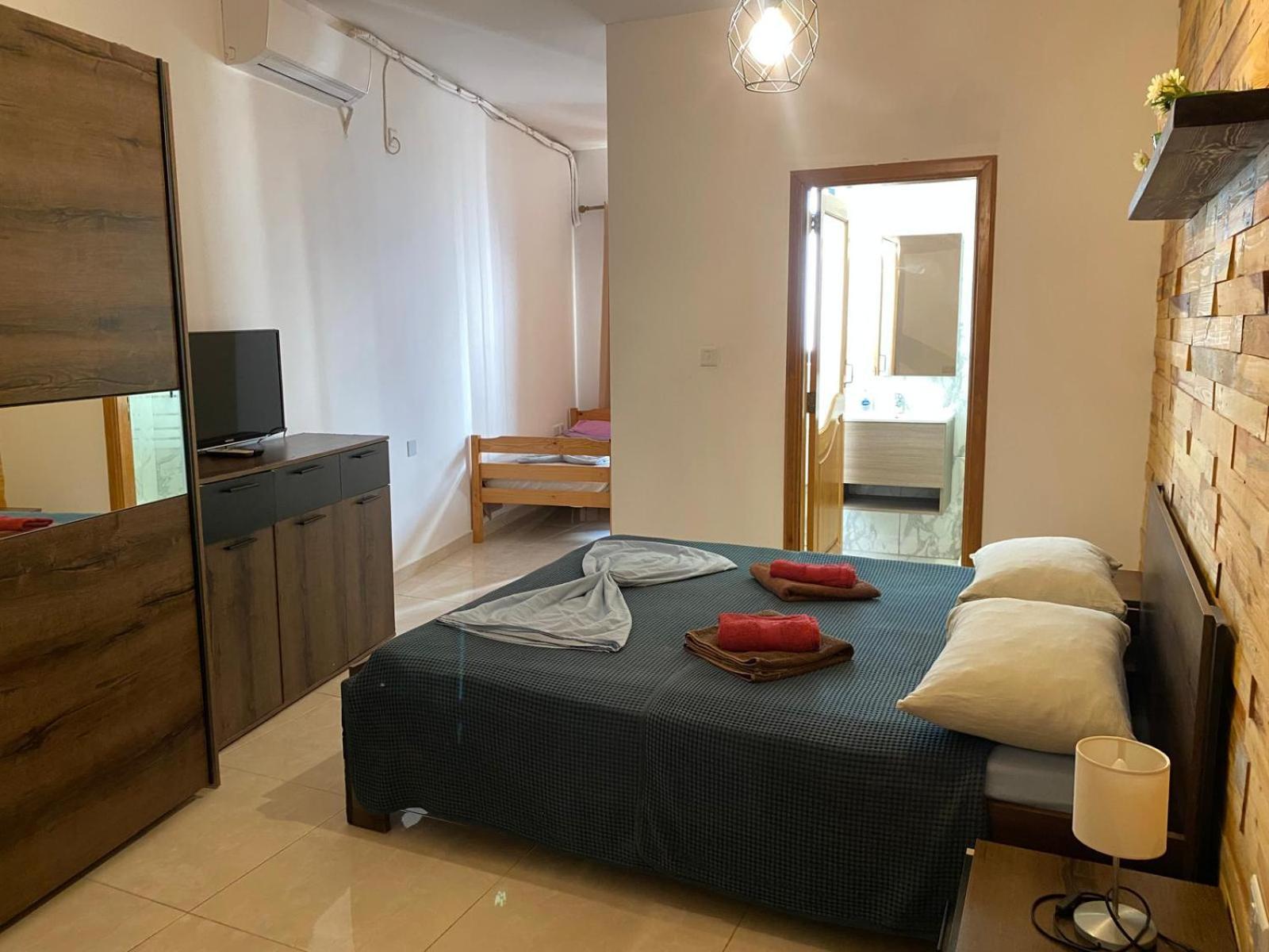 Xl Central Home - Sleeps 10 People Pietà Dış mekan fotoğraf