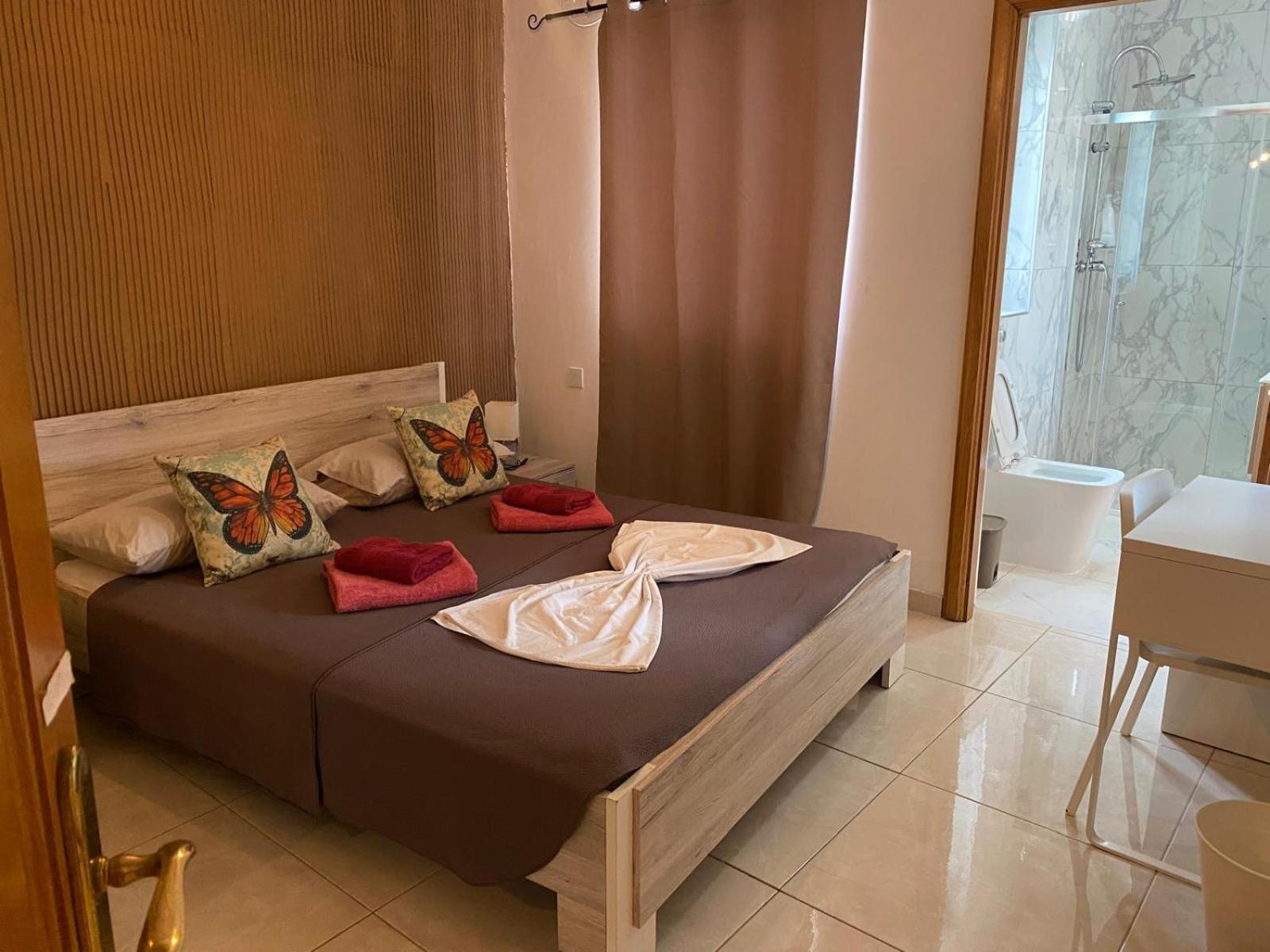 Xl Central Home - Sleeps 10 People Pietà Dış mekan fotoğraf