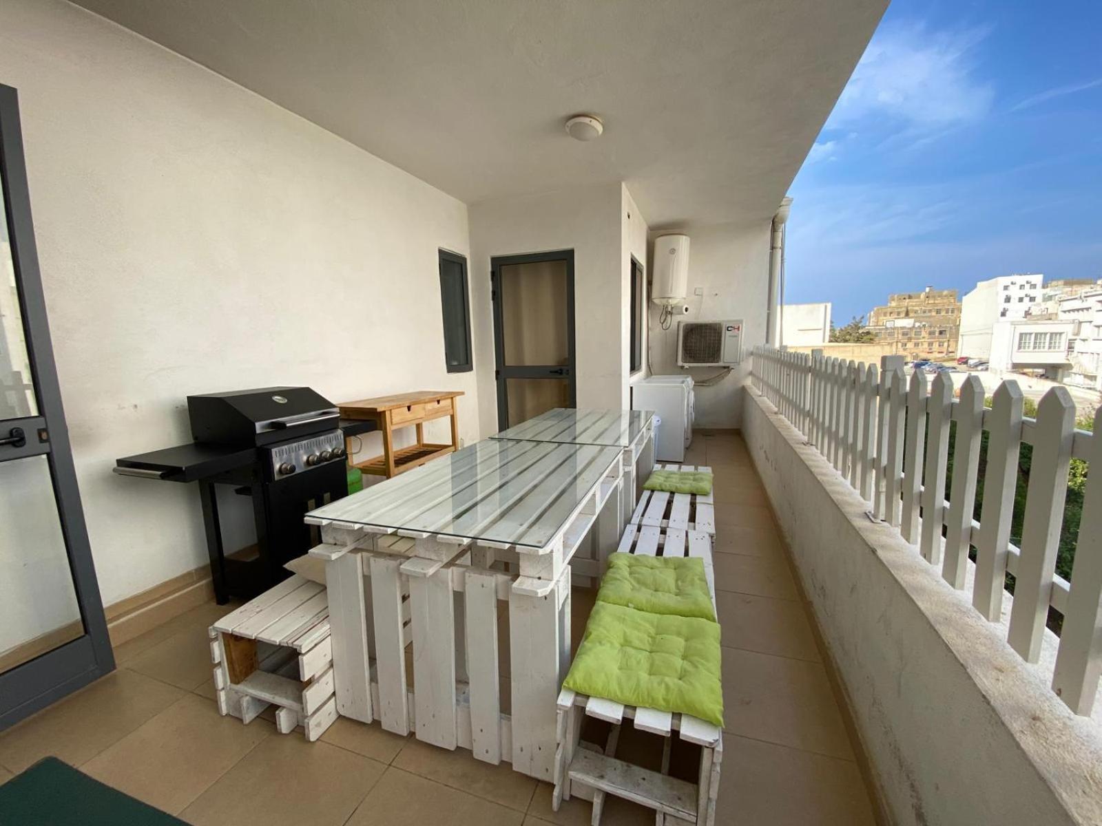 Xl Central Home - Sleeps 10 People Pietà Dış mekan fotoğraf