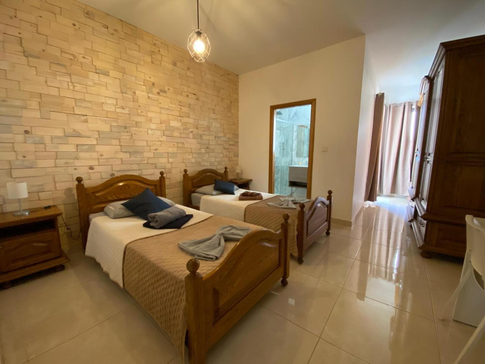 Xl Central Home - Sleeps 10 People Pietà Dış mekan fotoğraf
